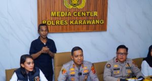 Heboh Video Ciuman Sesama Jenis di THM Karawang, Polisi Amankan Lima Orang Polisi Ringkus Lima Pemuda Terduga Pelaku Tindak Kesusilaan. (AlexaPodcast.ID)