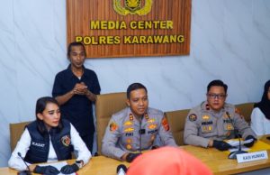 Heboh Video Ciuman Sesama Jenis di THM Karawang, Polisi Amankan Lima Orang Polisi Ringkus Lima Pemuda Terduga Pelaku Tindak Kesusilaan. (AlexaPodcast.ID)