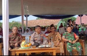 TNI-Polri Hadiri Perpisahan SMPN 8 Karawang Barat, Bekali Siswa dengan Pesan Kamtibmas TNI-Polri Dampingi Acara Perpisahan SMPN 8 Karawang Barat. (AlexaPdcast.ID)