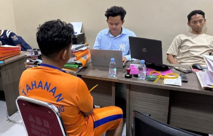 Kasus Kekerasan Seksual di Karawang Terungkap, Ayah Tiri Diamankan Polisi Polres Karawang Tangkap Ayah Tiri Diduga Rudapaksa Anak Tiri. (AlexaPodcast.ID)