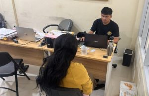Peredaran Sabu di Kampungsawah Karawang, IRT Ditangkap dengan Barang Bukti 35 Gram IRT di Karawang Diamankan Polisi, Diduga Edarkan Sabu dengan Barang Bukti 35,05 Gram. (AlexaPodcast.ID)