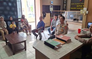 Kapolsek Karawang Gelar Nobar Piala Dunia 2026 di Mako Polsek, Pererat Kebersamaan Personel Kapolsek Karawang Ajak Personel Nobar Piala Dunia. (AlexaPodcast.ID)