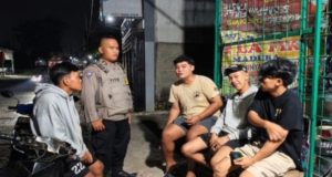 Ngopi Bareng Pemuda, Aipda Tito Rama Ajak Generasi Muda Jaga Nama Baik Desa