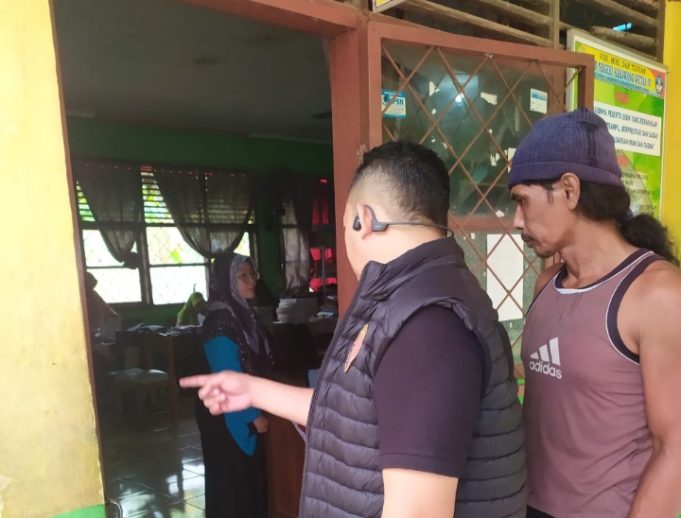 SDN Karawang Wetan 4 Dibobol, Infokus dan Speaker Aktif Raib Digasak Maling SDN Karawang Wetan 4 Rugi Puluhan Juta Rupiah. (AlexaPodcast.ID)