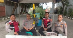 Kapolsek Karawang Cek Langsung Pengamanan Misa Minggu di Gereja Katolik Kristus Raja
