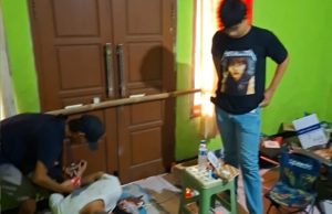 Polres Karawang Grebek Kontrakan Pengedar Obat Keras di Lemahabang, 2.200 Butir Tramadol dan Hexymer Disita
