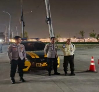 Patroli Dialogis Tengah Malam, Polsek Karawang Kota Antisipasi Tawuran dan Kejahatan Jalanan di Karawang Timur