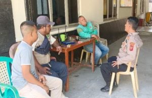 Urus KK dan KTP Jadi Momen Edukasi Kamtibmas, Bhabinkamtibmas Karangpawitan Titip Pesan Keamanan Warga