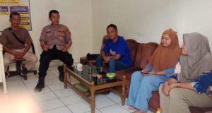 Sambang Humanis di Balai Desa, Bhabinkamtibmas Kondangjaya Sampaikan Pesan Cegah C3 dan Kenakalan Remaja