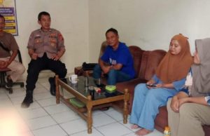 Sambang Humanis di Balai Desa, Bhabinkamtibmas Kondangjaya Sampaikan Pesan Cegah C3 dan Kenakalan Remaja