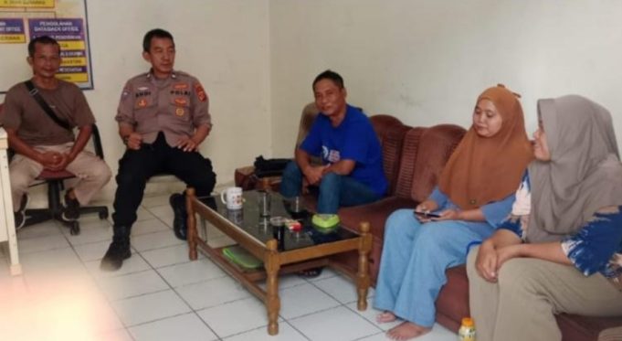 Sambang Humanis di Balai Desa, Bhabinkamtibmas Kondangjaya Sampaikan Pesan Cegah C3 dan Kenakalan Remaja