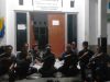 Malam Minggu Siaga, Bhabinkamtibmas dan Linmas Adiarsa Barat Patroli Antisipasi Tawuran serta Geng Motor