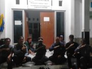 Malam Minggu Siaga, Bhabinkamtibmas dan Linmas Adiarsa Barat Patroli Antisipasi Tawuran serta Geng Motor