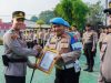 Kapolres Karawang Beri Penghargaan untuk Personel Berprestasi dan Tiga Driver Gojek