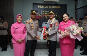 Tongkat Komando Berpindah! AKBP Fiki Lepas Tugas, Kombes Mario Resmi Pimpin Polresta Karawang