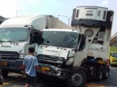 Truk Trailer Oleng Sebabkan Kecelakaan Beruntun di Tol Jakarta-Cikampek KM 46 Karawang, Satu Truk Kabur