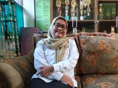 Back to School! SMPN 2 Karawang Timur Sambut Siswa Baru dengan MPLS Seru, Ada Demo 11 Ekskul dan Segudang Prestasi Kepala SMPN 2 Karawang Timur, Devi Sri Nurani, S.Pd., M.Pd. (AlexaPodcast.ID)