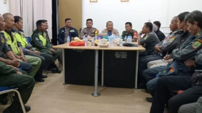 Patroli Malam Minggu, Polisi, TNI dan Camat Sisir Karawang Timur, Situasi Dipastikan Kondusif