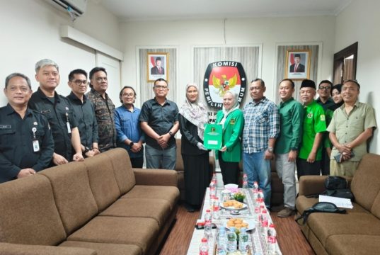 Bangun Komunikasi Politik, Yani Karlina Pimpin Silaturahmi DPC PPP Karawang ke KPU
