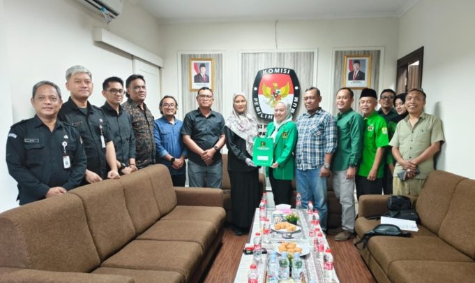 Bangun Komunikasi Politik, Yani Karlina Pimpin Silaturahmi DPC PPP Karawang ke KPU