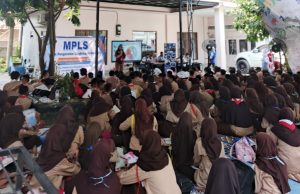 MPLS Bukan Cuma Kenalan Sekolah! Siswa Baru di Cikarang Dibekali Cara Tolak Narkoba dari Dalam Diri Battra SN dan Indigenous Kesadaran Nusantara Edukasi Siswa Baru Cikarang. (AlexaPidcast.ID)