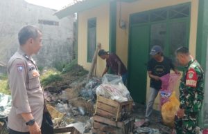 Tiga Bulan Bikin Resah, Tumpukan Sampah di Desa Margasari Akhirnya Dibersihkan Lewat Mediasi TNI-Polri
