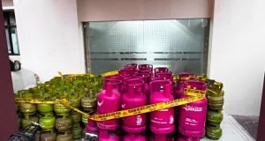 Polresta Karawang Bongkar Oplosan LPG 3 Kg Jadi 12 Kg, Tiga Tersangka Diamankan