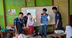KKN UBP Karawang Turun ke Sekolah, Edukasi PHBS Bikin Siswa SDN Wanajaya I Makin Peduli Kebersihan Mahasiswa KKN UBP Karawang Kenalkan PHBS kepada Siswa SDN Wanajaya I. (AlexaPodcast.ID)