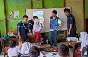 KKN UBP Karawang Turun ke Sekolah, Edukasi PHBS Bikin Siswa SDN Wanajaya I Makin Peduli Kebersihan Mahasiswa KKN UBP Karawang Kenalkan PHBS kepada Siswa SDN Wanajaya I. (AlexaPodcast.ID)