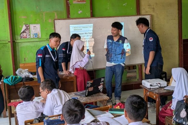Mahasiswa KKN UBP Karawang Kenalkan PHBS kepada Siswa SDN Wanajaya I. (AlexaPodcast.ID)