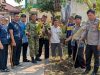 Go Green! Mahasiswa UBP Karawang Hijaukan Wanajaya Lewat Aksi Tanam Pohon