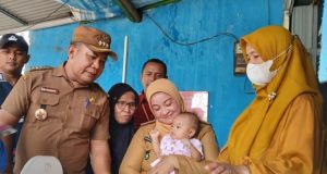 Camat Karawang Timur Turun Langsung ke Posyandu Delima 10, Ajak Warga Perangi Stunting Sejak Dini