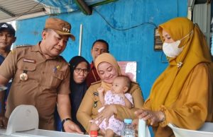 Camat Karawang Timur Turun Langsung ke Posyandu Delima 10, Ajak Warga Perangi Stunting Sejak Dini