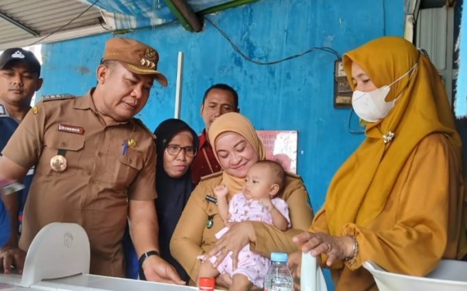 Camat Karawang Timur Turun Langsung ke Posyandu Delima 10, Ajak Warga Perangi Stunting Sejak Dini