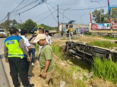 ‘Lapor Pak Kapolresta’ Kembali Terbukti Ampuh, Truk Box Kecelakaan Langsung Dievakuasi Petugas