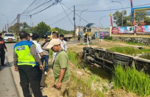 ‘Lapor Pak Kapolresta’ Kembali Terbukti Ampuh, Truk Box Kecelakaan Langsung Dievakuasi Petugas