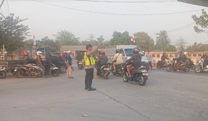 Polresta Karawang Gaspol Lewat Program “Sapa Pagi”, Polisi Turun Langsung Sapa Warga di Sudut Kota