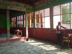 Bukan Cuma Material Diduga Tak Sesuai Spek, Pekerja Proyek SDN Sukapura 1 Juga Disorot Tak Pakai APD