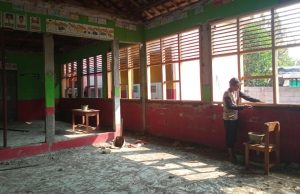 Bukan Cuma Material Diduga Tak Sesuai Spek, Pekerja Proyek SDN Sukapura 1 Juga Disorot Tak Pakai APD