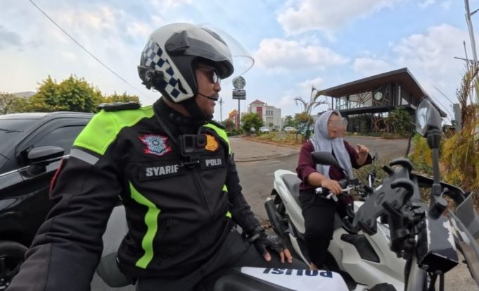 Bukan Cuma Tilang, Satlantas Polresta Karawang Turun Jalan Bina Etika Pengendara