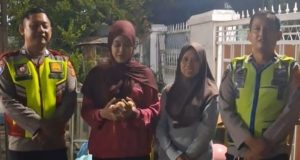 GAZZ Karawang Bergerak Cepat, Polisi Antar Dua Perempuan yang Takut Pulang Sendiri