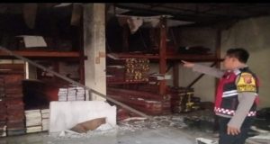 Diduga Korsleting Listrik, Toko Kayu di Majalaya Karawang Ludes Terbakar