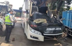 Kecelakaan Beruntun di Tol Japek Km 66, Bus Sinarjaya Hantam Truk Hino, 9 Orang Terluka