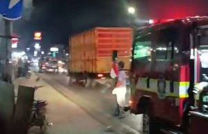 Toko Grosir Makanan Ringan di Rengasdengklok Dilalap Api, Warga Panik