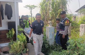 Perempuan Ditemukan Meninggal di Pinggir Sawah Karawang, Keluarga Tolak Autopsi