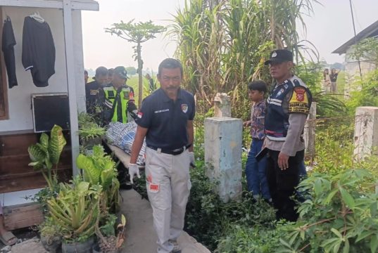 Perempuan Ditemukan Meninggal di Pinggir Sawah Karawang, Keluarga Tolak Autopsi