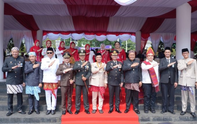 Detik-Detik Proklamasi di Karawang Berlangsung Khidmat, Sinergitas TNI-Polri Diperkuat