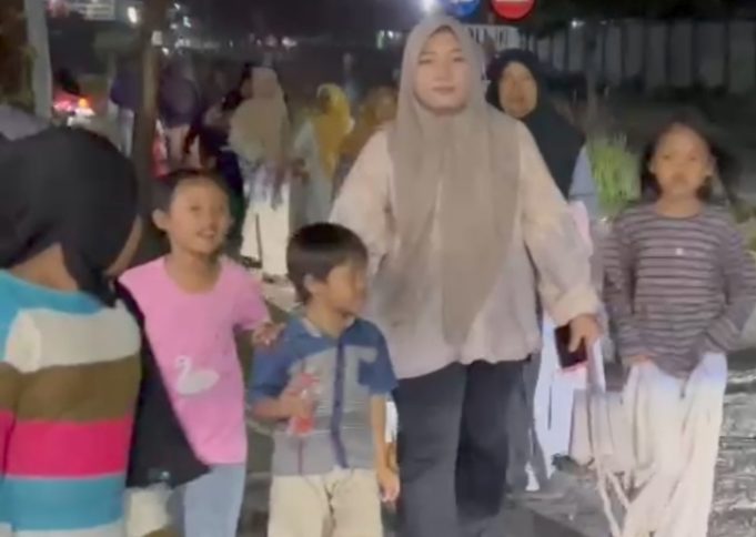 Warga Bengle Rela Jalan Kaki Beri Kejutan Ultah Teh Alya, Balasannya Malah Diajak Ngebakso