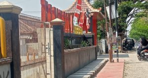 Diduga Kuasai Bahu Jalan untuk Kepentingan Usaha, Pengelola Waterboom Rengasdengklok: “Tanyakan ke Kecamatan”
