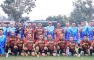 Sergai FC Tundukkan Socfindo 2-1, Bupati Darma Wijaya dan Dandim Bikin Laga Final Makin Bergairah Bupati Sergai Darma Wijaya dan Dandim 0204/DS Letkol Inf Wahidin Sobar foto bersama seusai pertandingan.